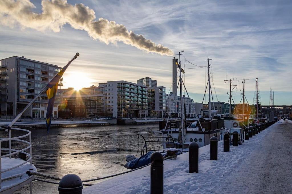 Affordable Studio In Trendy Sofo, Construction Work Stockholm Luaran gambar